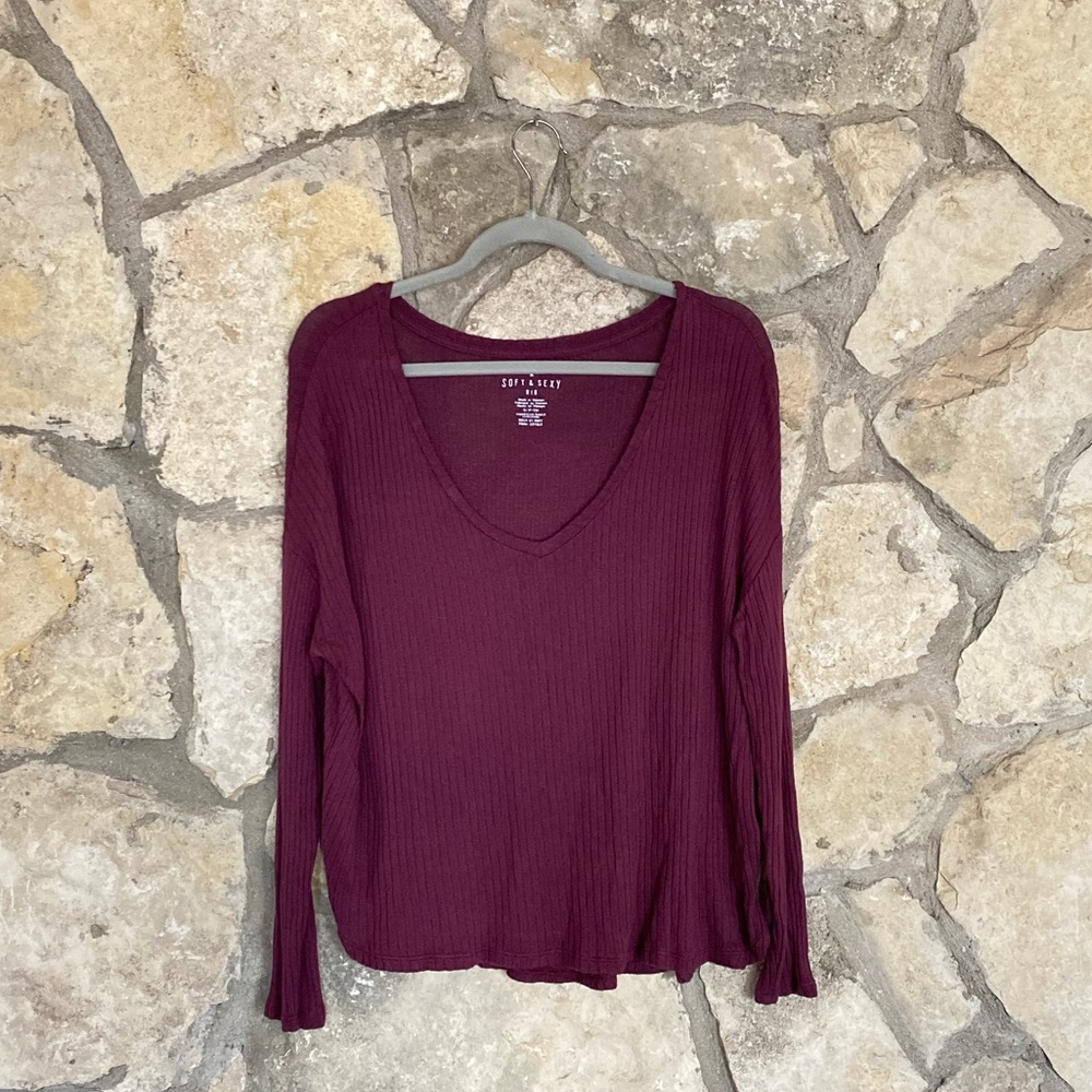 Ribbed v-cut American Eagle blouse